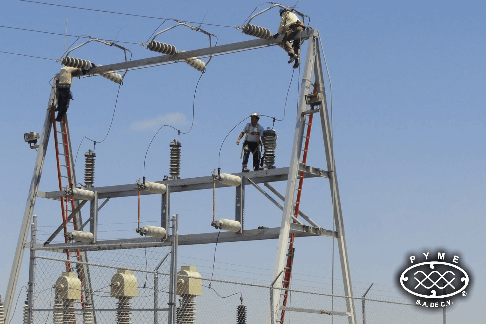 Mantenimiento en subestación eléctrica de alta tensión